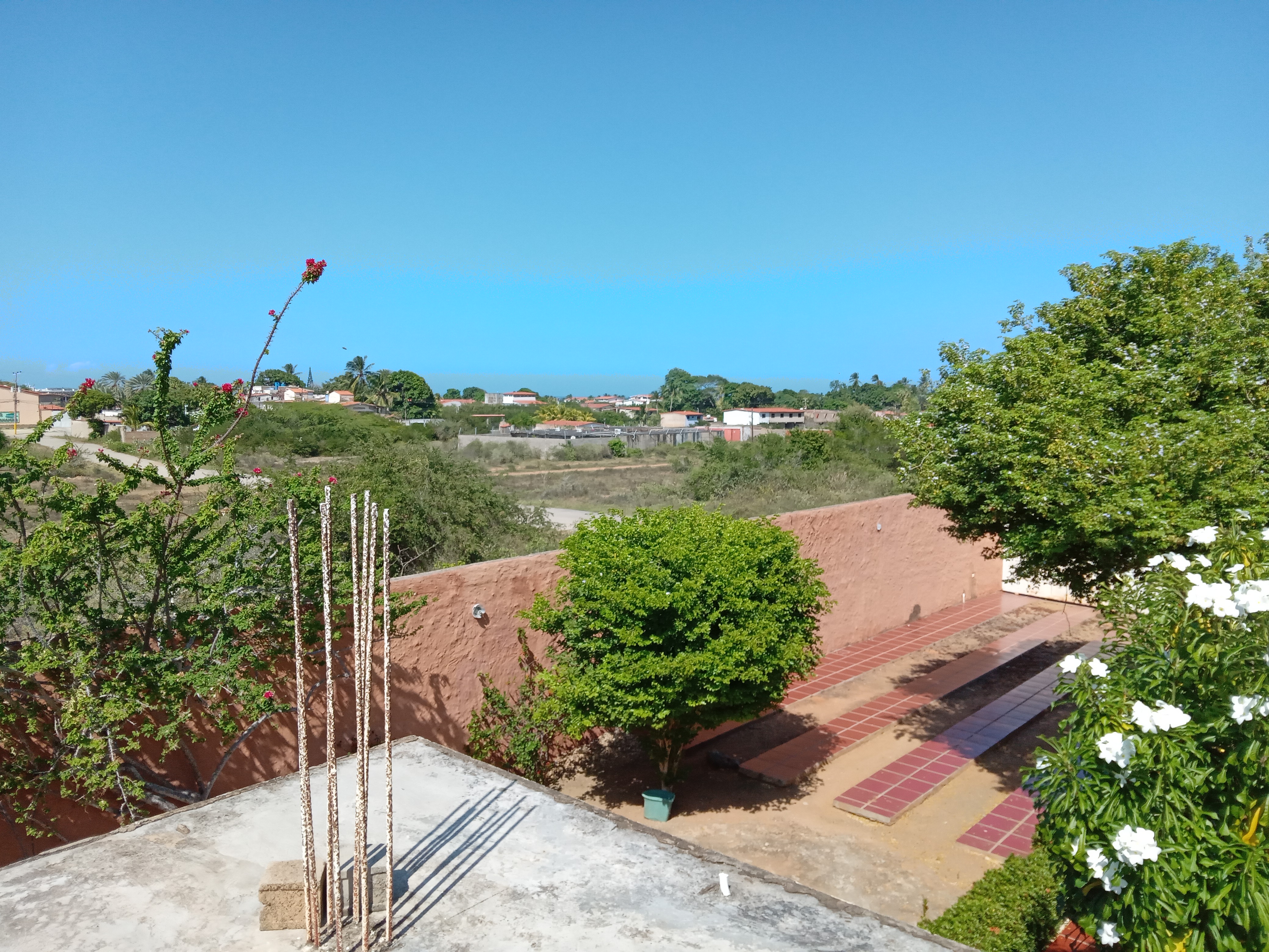 PEQUEÑO CONJUNTO DE APARTAMENTOS CERCA DE PLAYA EL AGUA