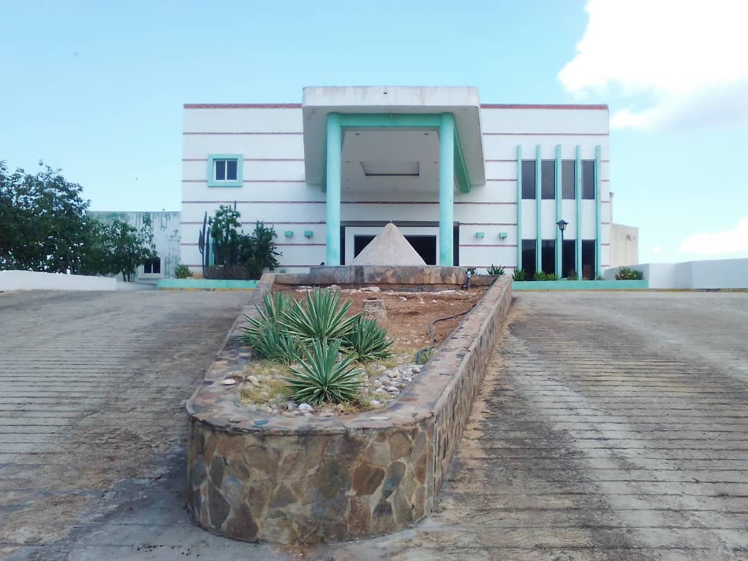 EXCELENTE HOTEL DE PLAYA CUATRO (4) ESTRELLAS PARA REMODELAR.