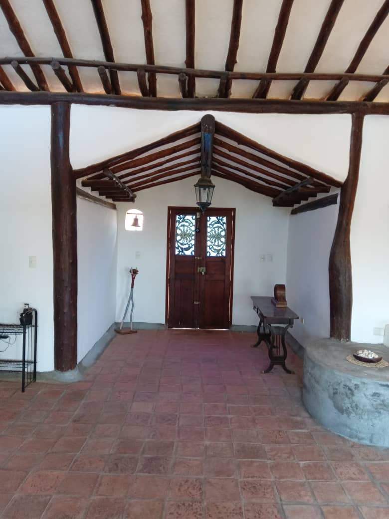 EXCELENTE CASA DE CAMPO EN PARCELAMIENTO PRIVADO