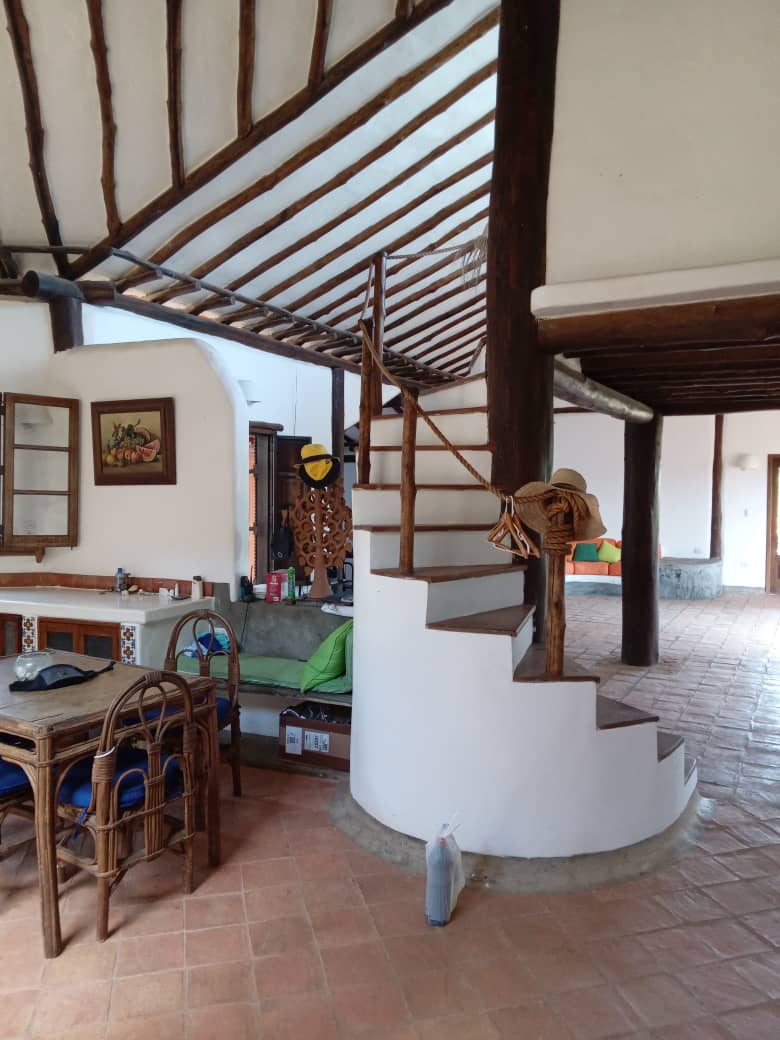 EXCELENTE CASA DE CAMPO EN PARCELAMIENTO PRIVADO
