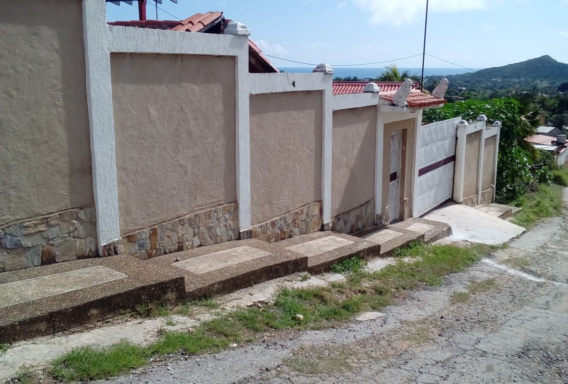 IMPORTANTE LOTE DE TERRENO CON  BIENECHURÍAS PARA DESARROLLO TURISTICO